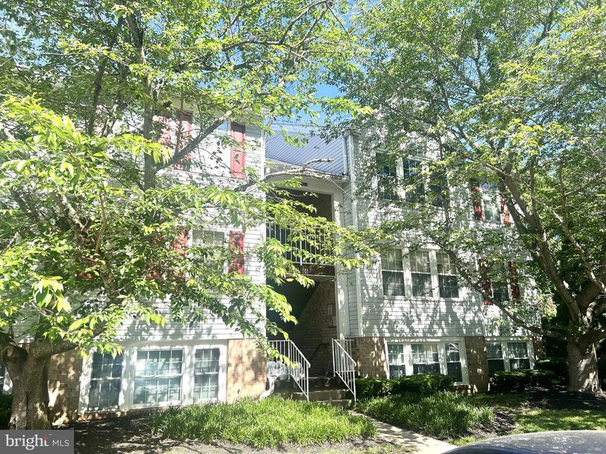 Rare Top floor condo available in Red Fox Farms.  Open living space 2 bedrooms 2 full baths.  Full condo with front and rear exposure. Plenty of natural light with window on all three sides. Large living room with tall vaulted ceilings.  Sliding door leads to new deck balcony overlooking private woods. Beutiful quite and peaceful view.  In unit washer and dryer.  Must see unit.