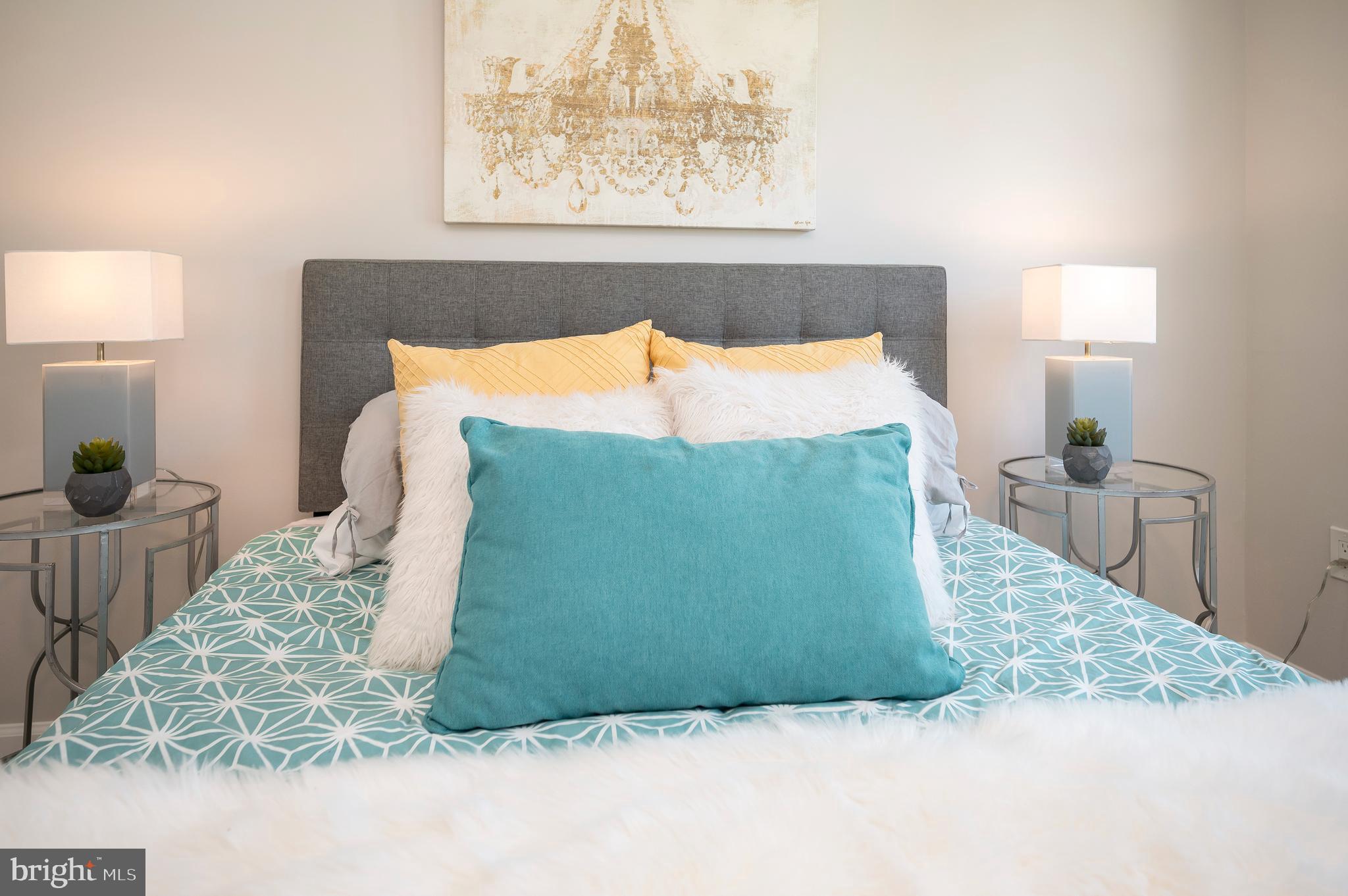 VILLAGE GATE - Residential