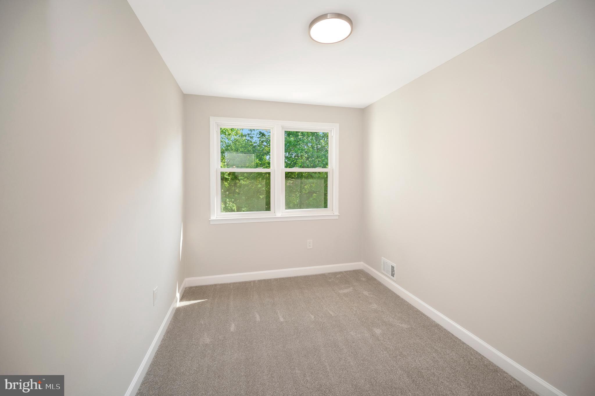 VILLAGE GATE - Residential