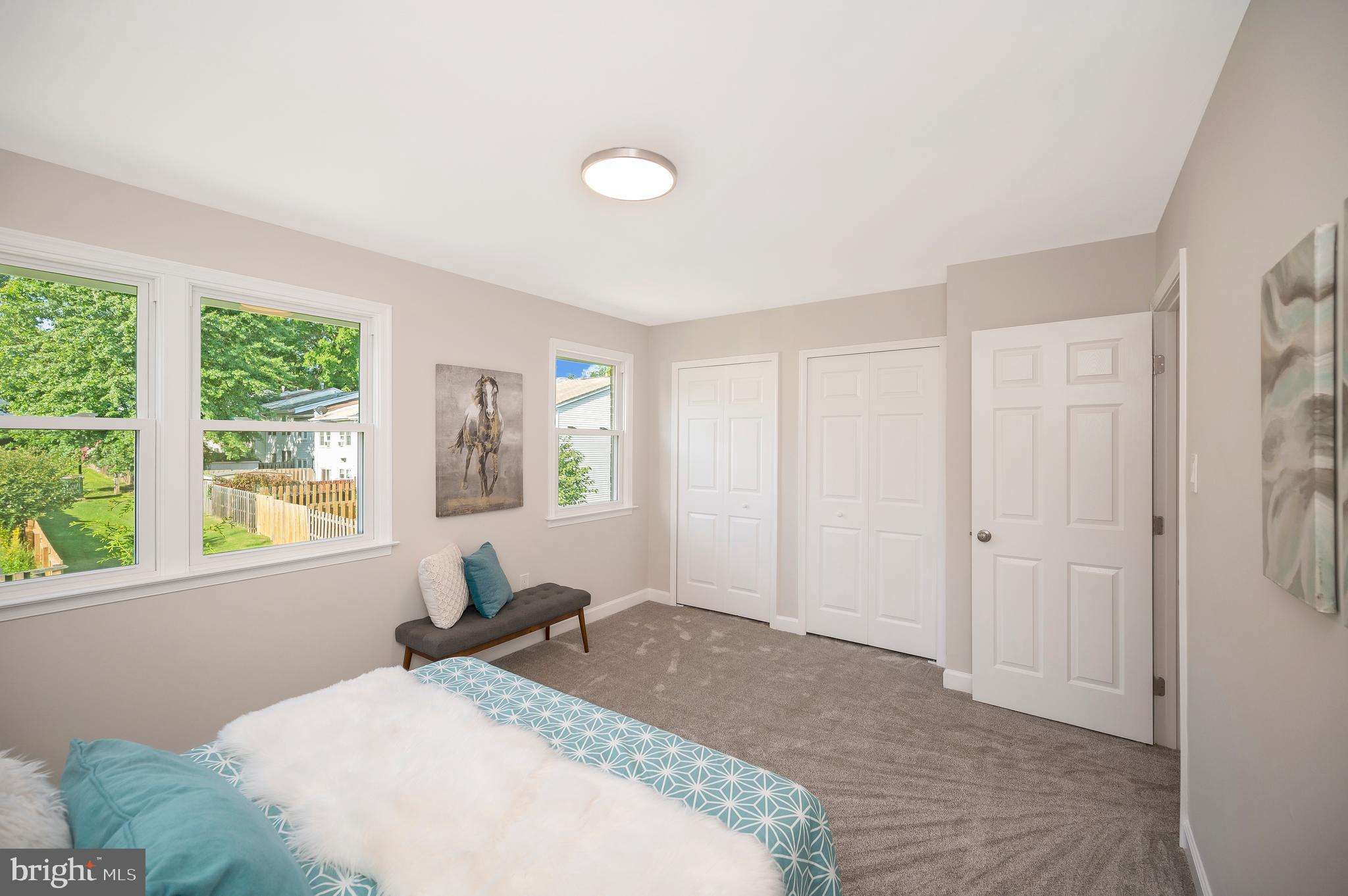 VILLAGE GATE - Residential