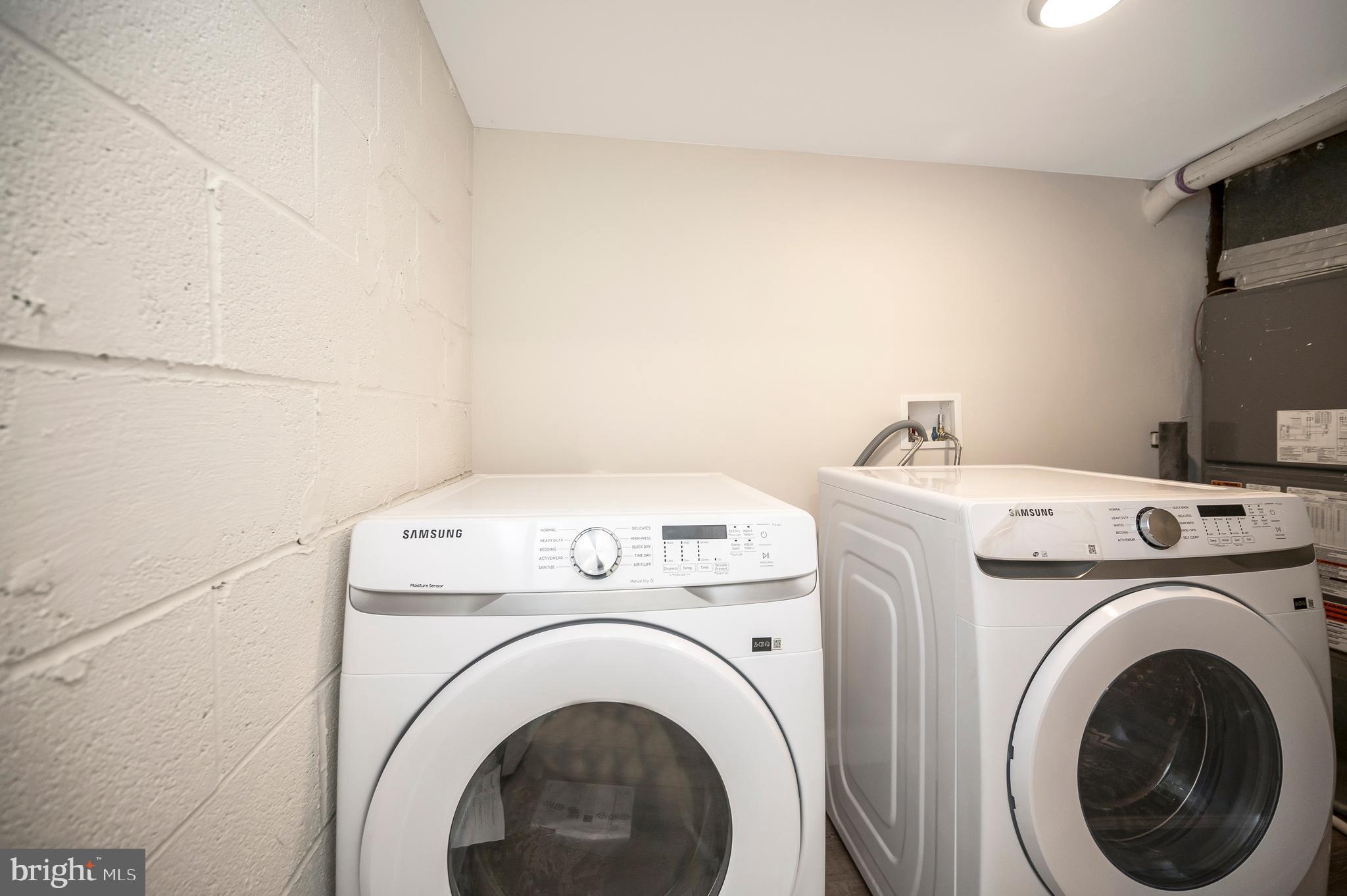 VILLAGE GATE - Residential