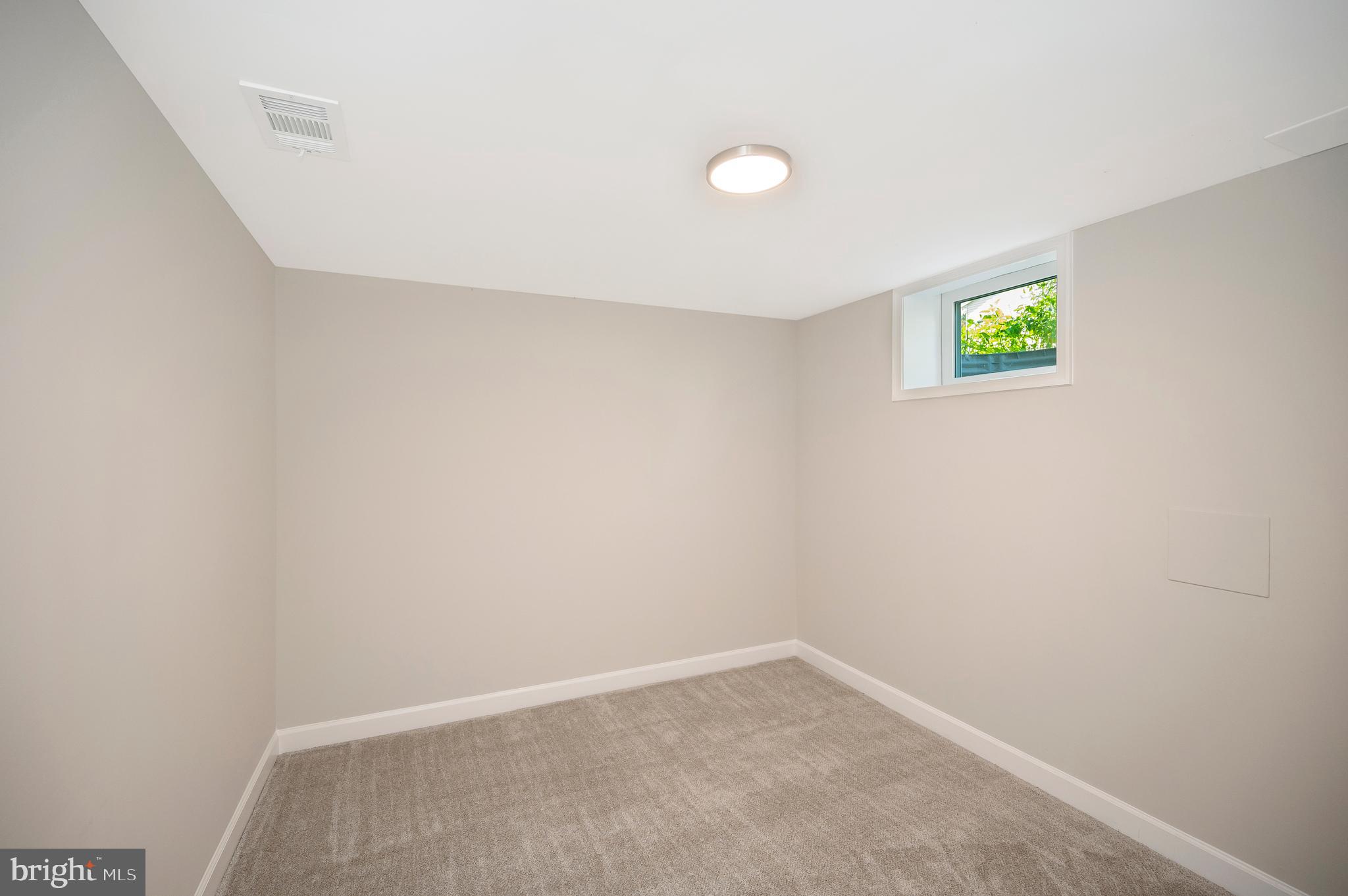 VILLAGE GATE - Residential