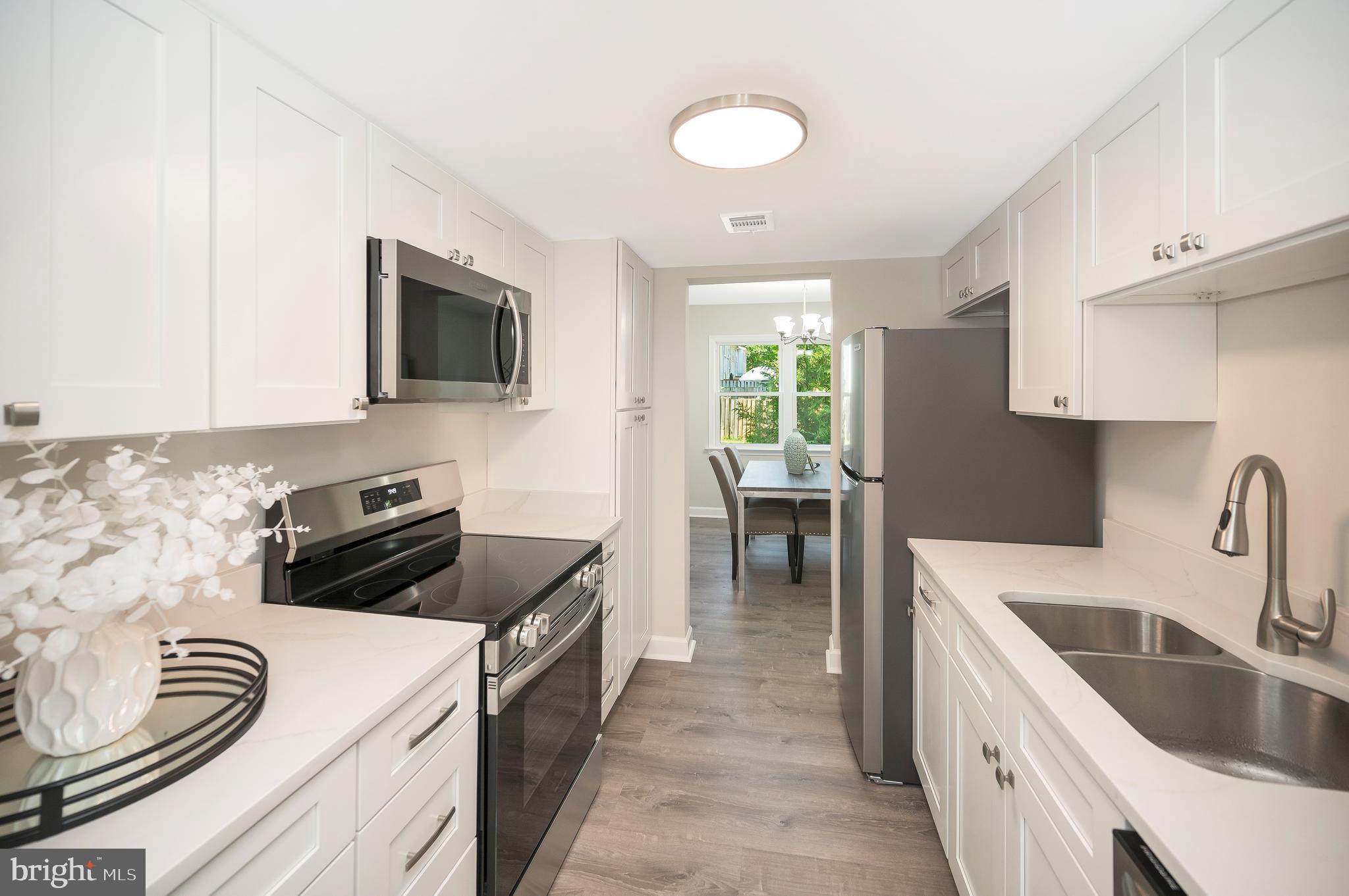 VILLAGE GATE - Residential