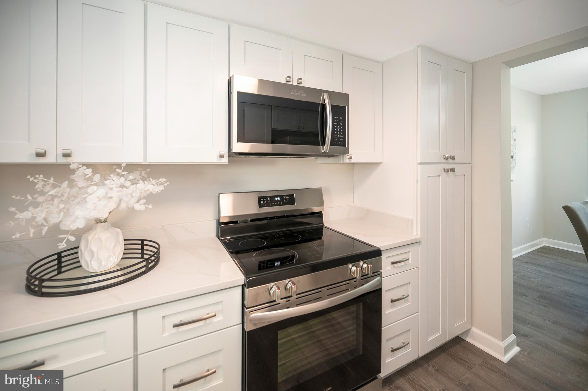 VILLAGE GATE - Residential