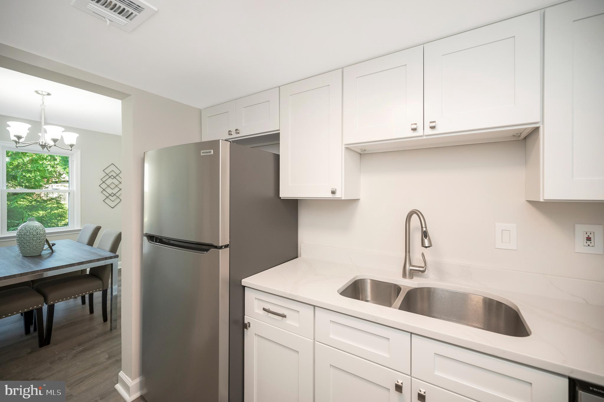 VILLAGE GATE - Residential