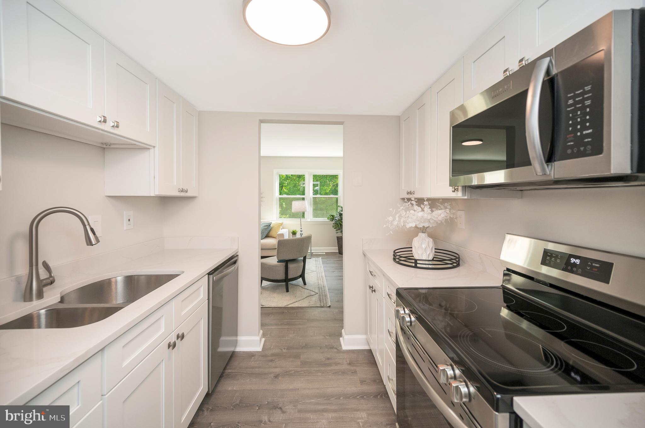 VILLAGE GATE - Residential