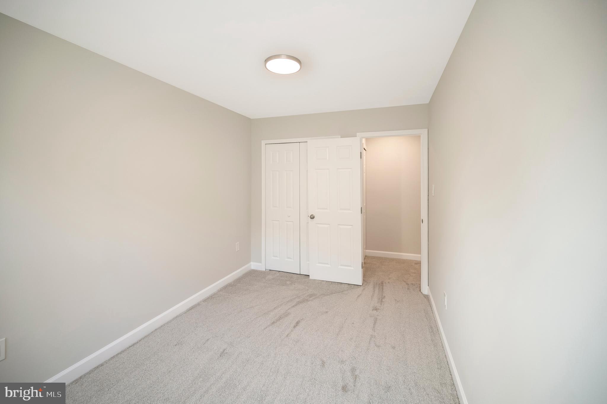 VILLAGE GATE - Residential