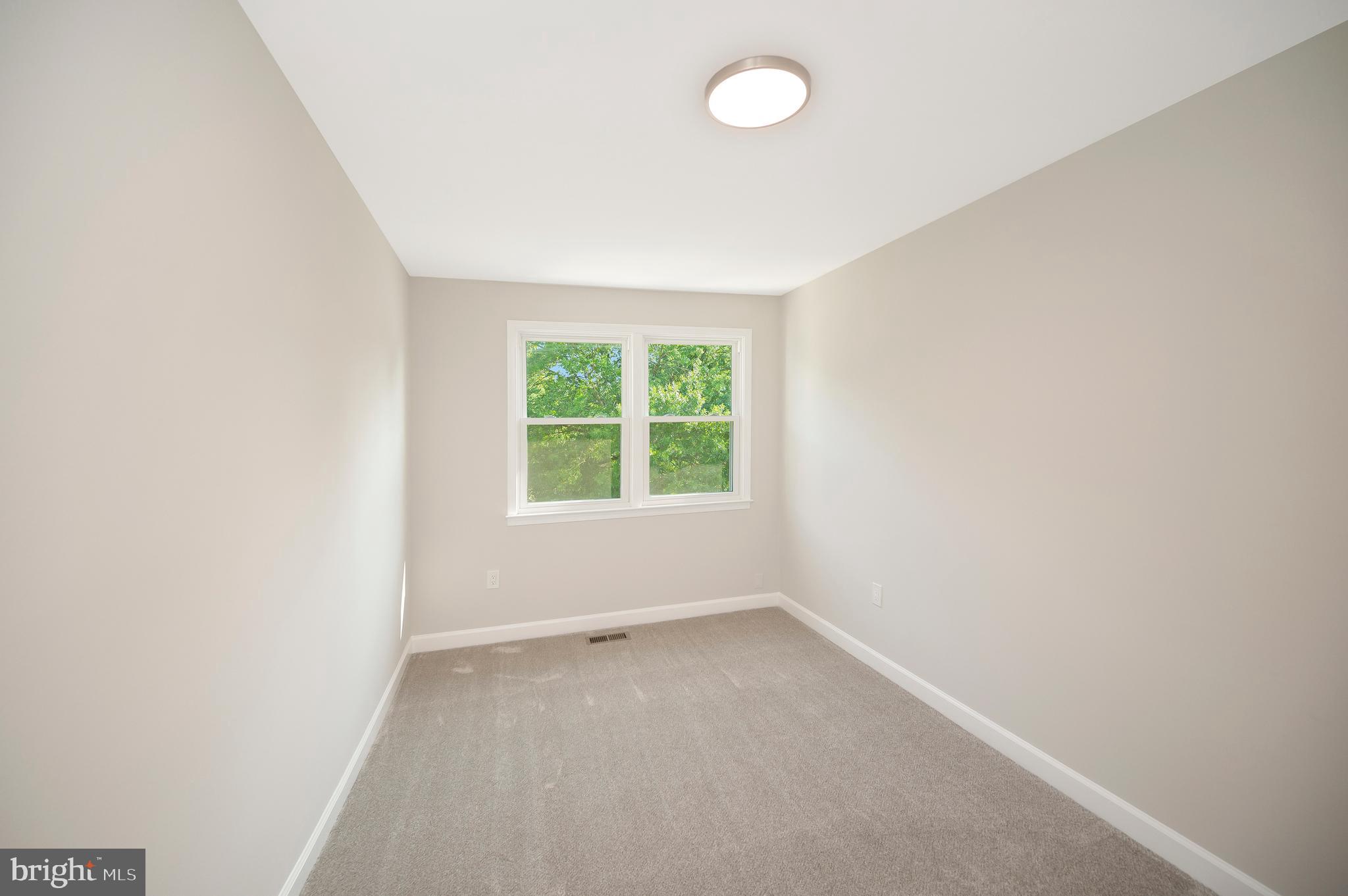 VILLAGE GATE - Residential