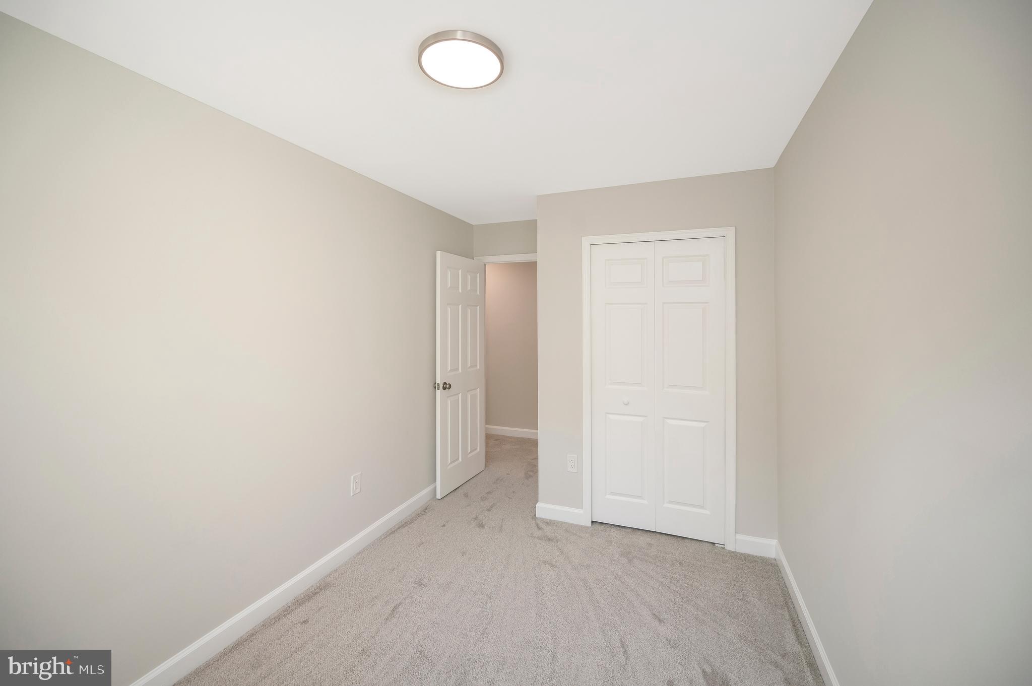 VILLAGE GATE - Residential