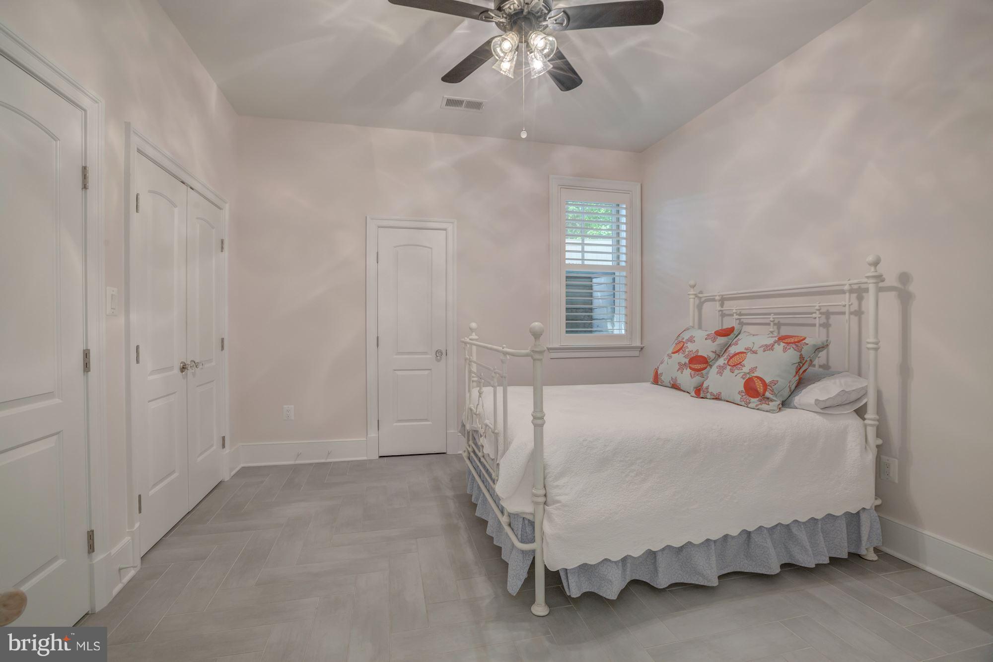 BERKSHIRE OAKWOOD - Residential