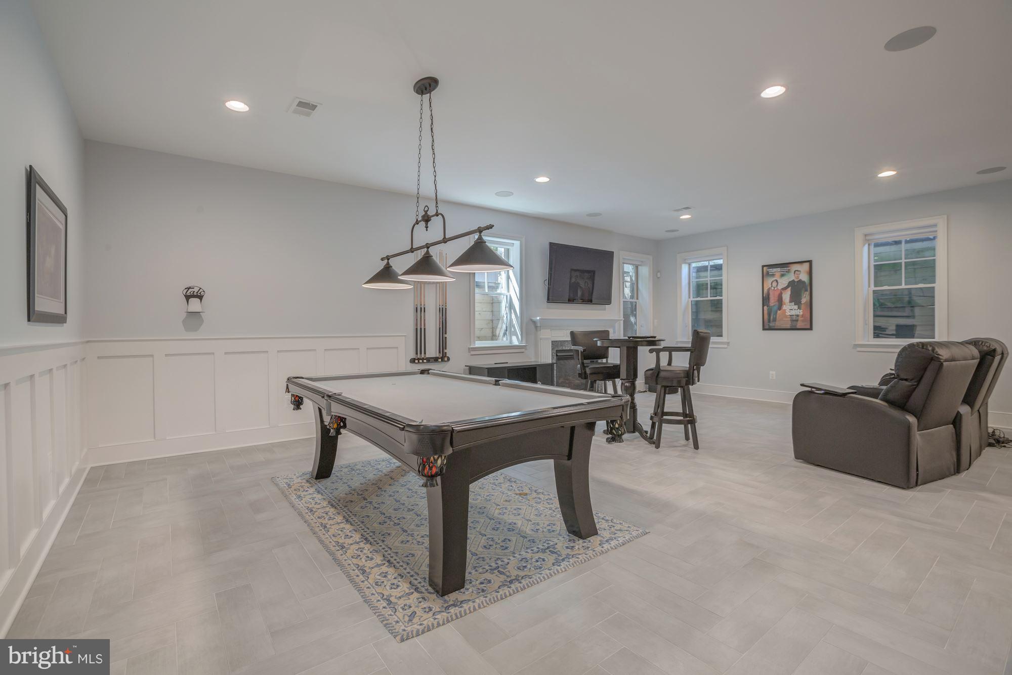 BERKSHIRE OAKWOOD - Residential