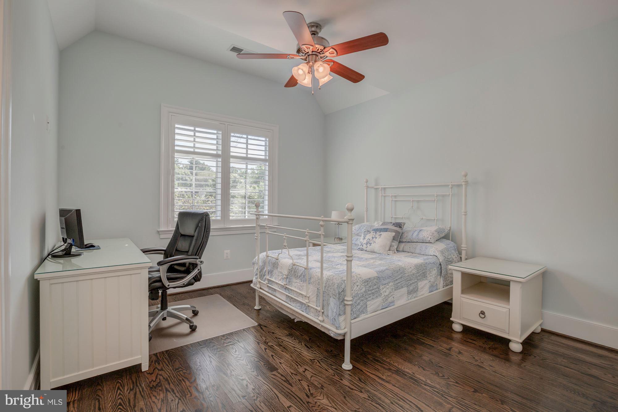 BERKSHIRE OAKWOOD - Residential