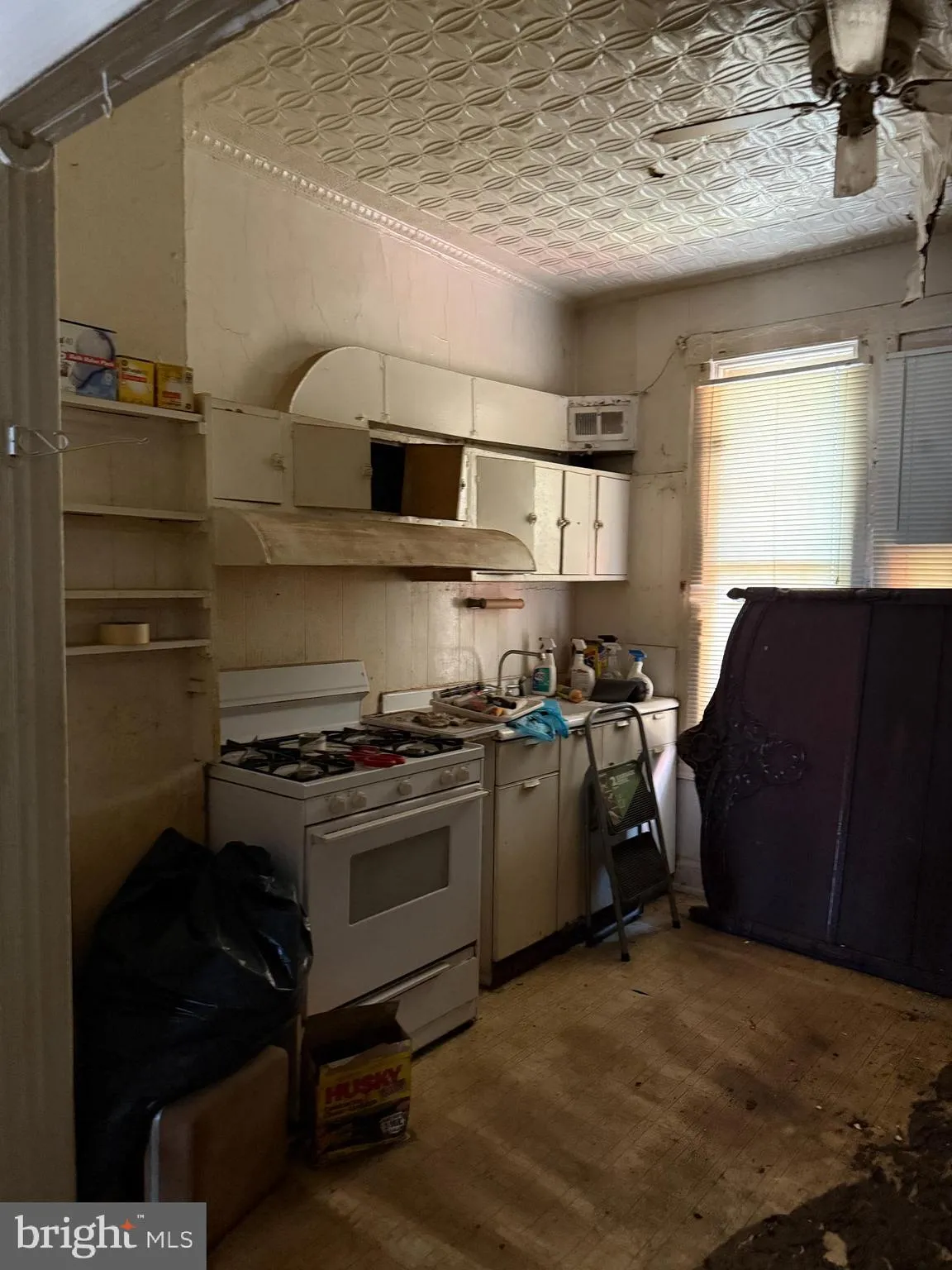 Baltimore, Maryland 21224, United States, 3 Bedrooms Bedrooms, ,1 BathroomBathrooms,Residential,Pending,185000