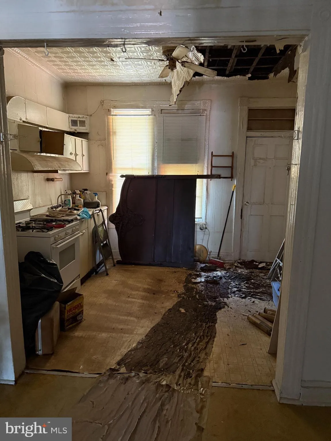 Baltimore, Maryland 21224, United States, 3 Bedrooms Bedrooms, ,1 BathroomBathrooms,Residential,Pending,185000