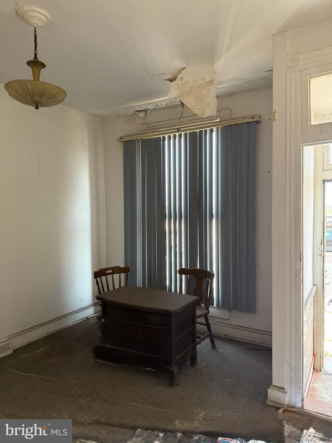 Baltimore, Maryland 21224, United States, 3 Bedrooms Bedrooms, ,1 BathroomBathrooms,Residential,Pending,185000