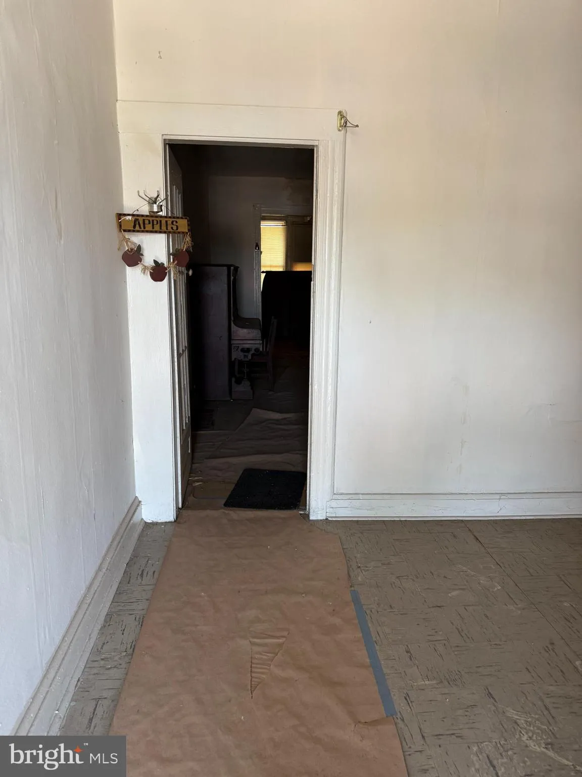 Baltimore, Maryland 21224, United States, 3 Bedrooms Bedrooms, ,1 BathroomBathrooms,Residential,Pending,185000