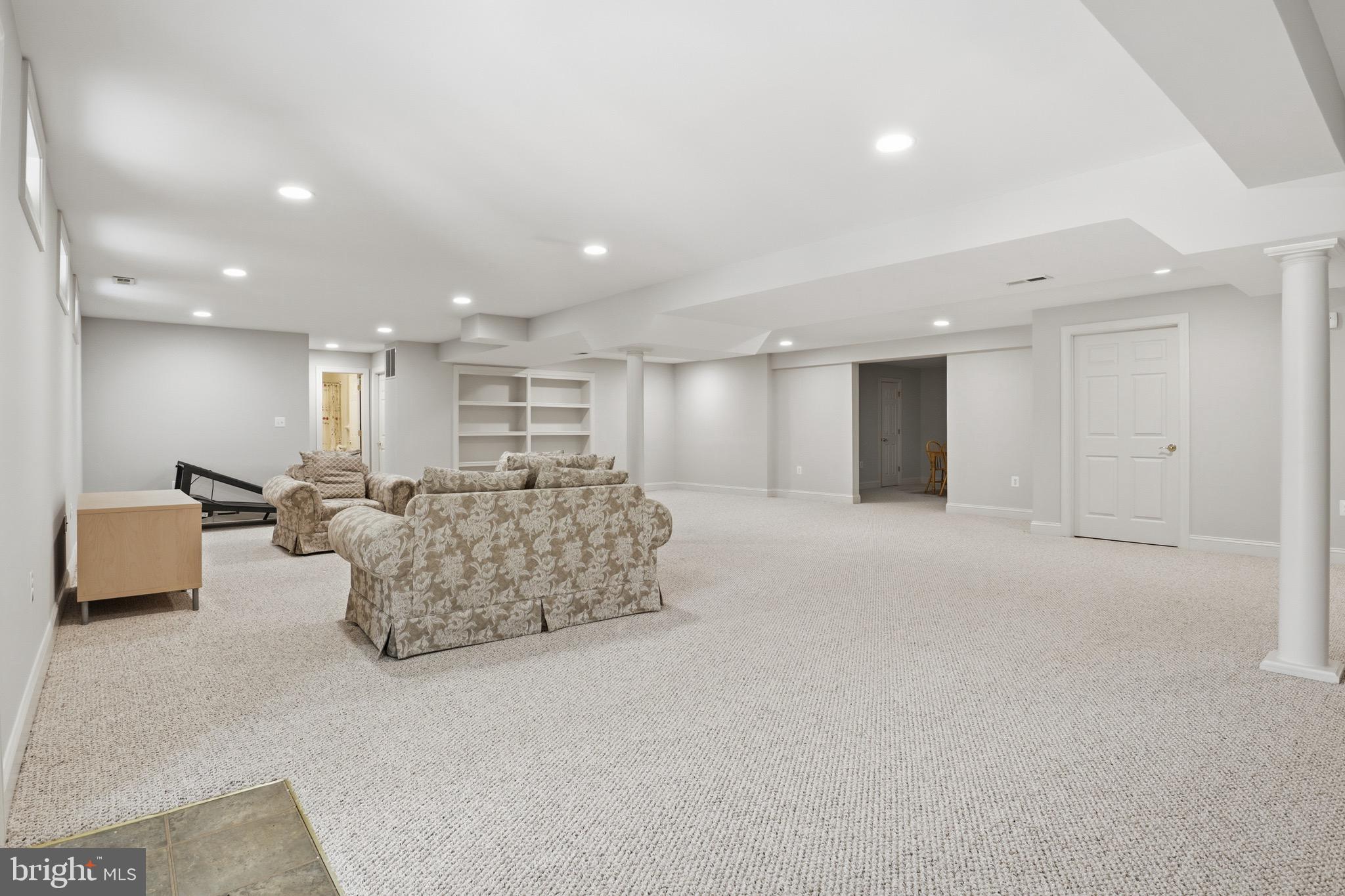 WILLOWS OF POTOMAC - Residential