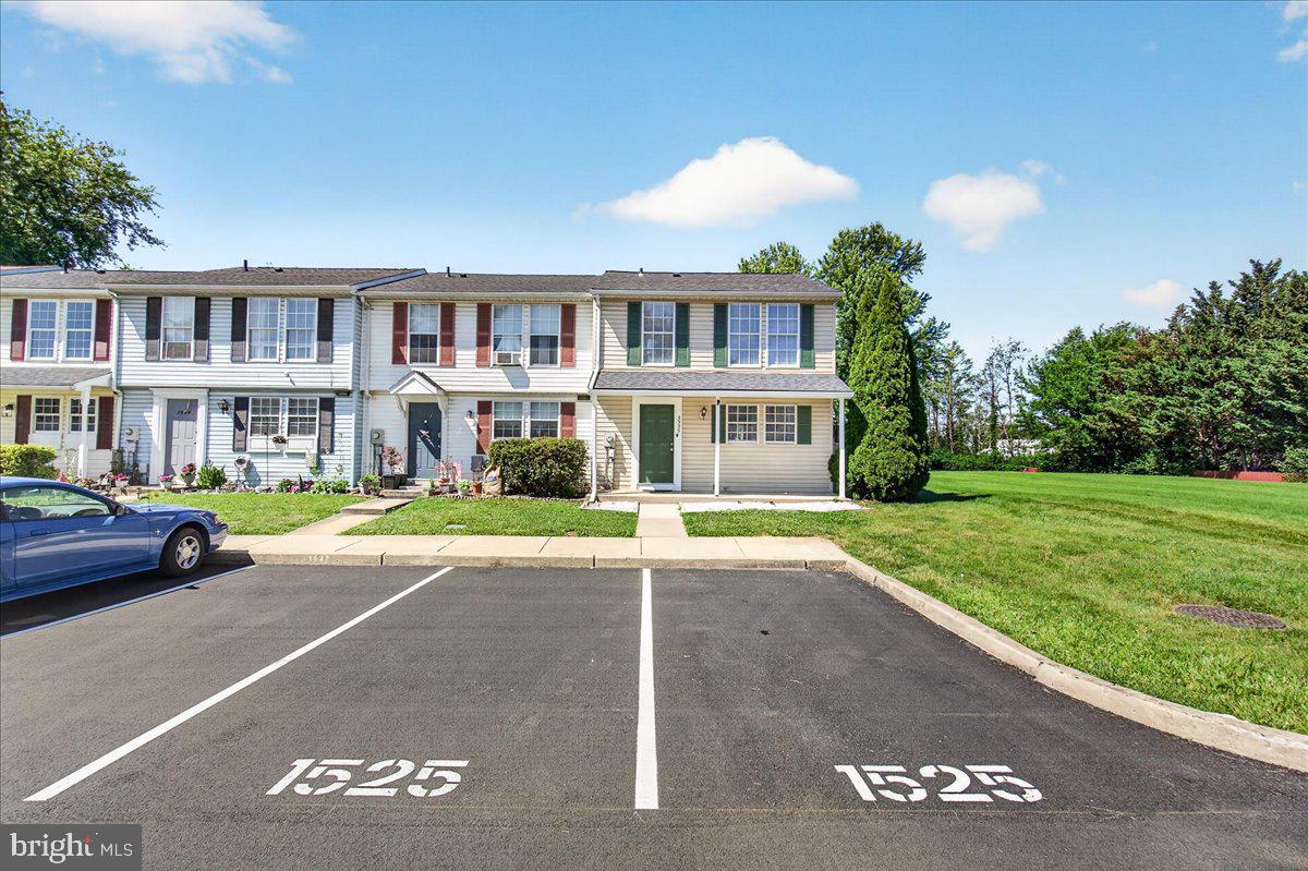 1525 IRIS COURT