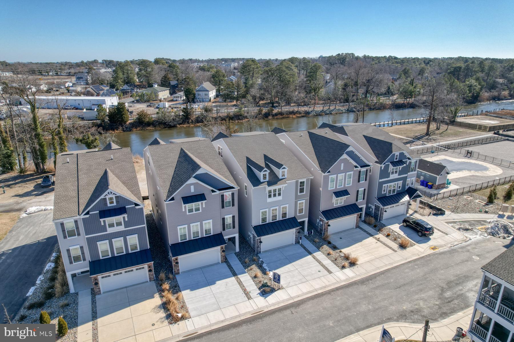OYSTER HOUSE VILLAGE - Residential
