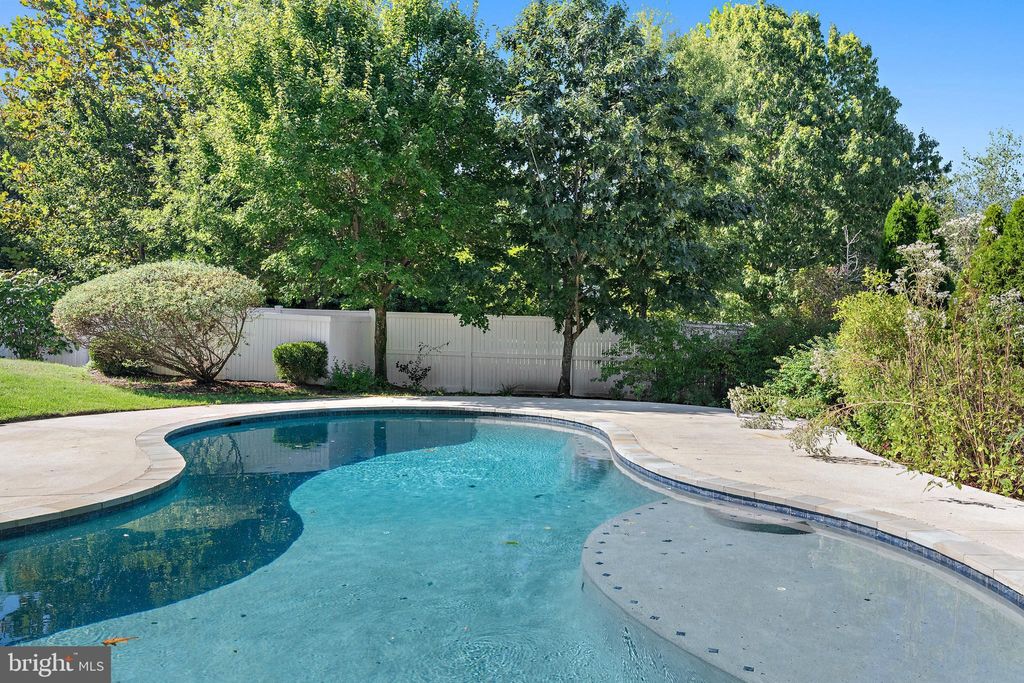 Photo of 712 Childs Point Road, ANNAPOLIS, MD 21401 (MLS # MDAA2126134)