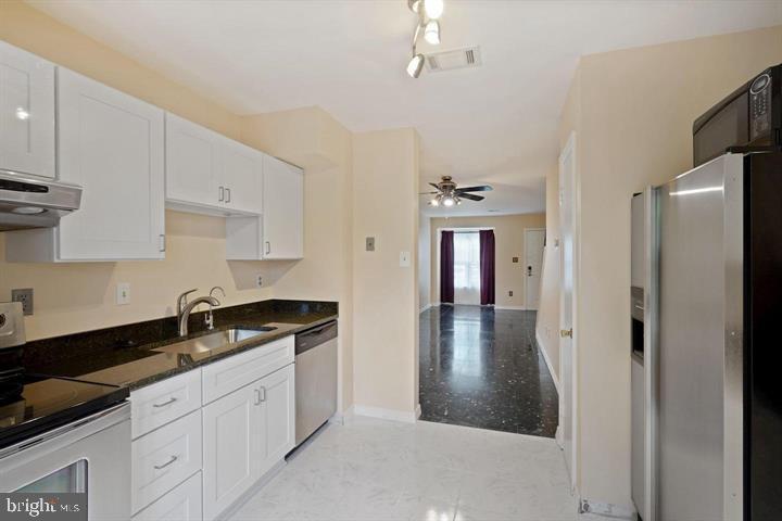 BROOKLEIGH - Residential Lease