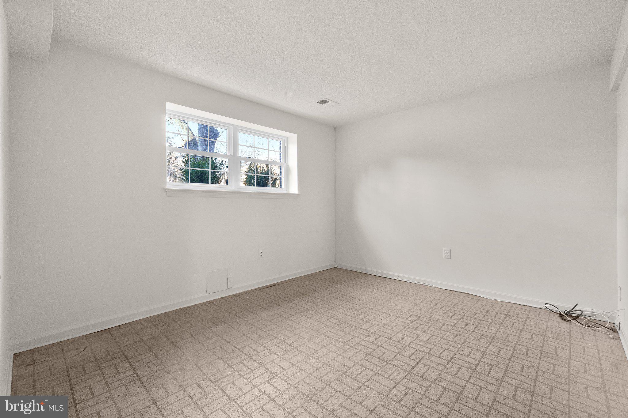 DUMONT OAKS - Residential Lease