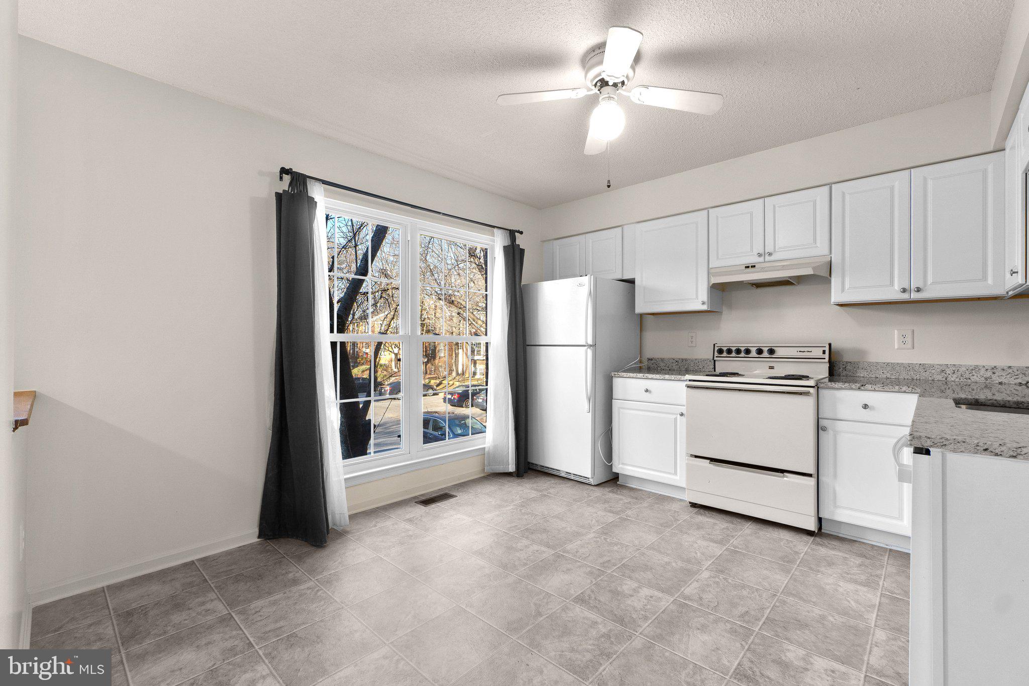 DUMONT OAKS - Residential Lease