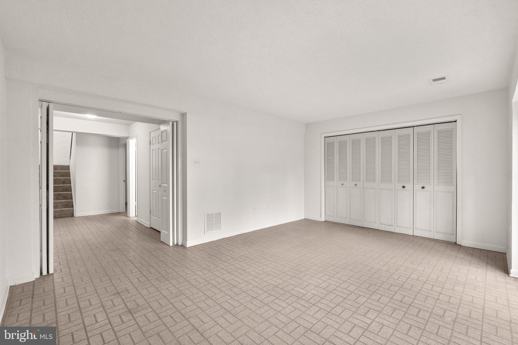 DUMONT OAKS - Residential Lease