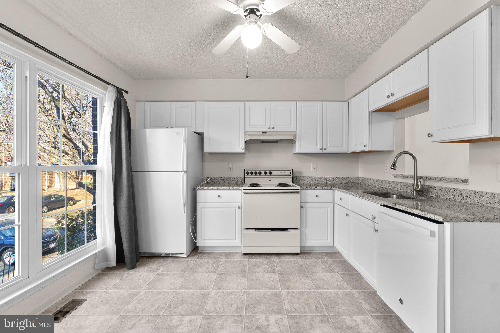 DUMONT OAKS - Residential Lease