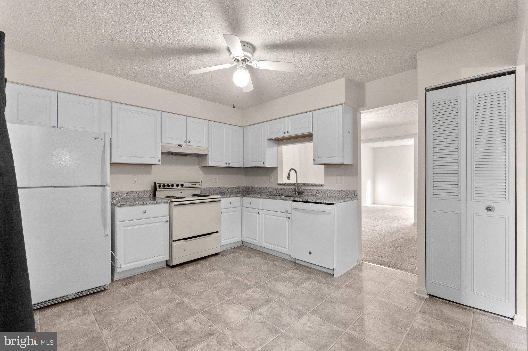 DUMONT OAKS - Residential Lease