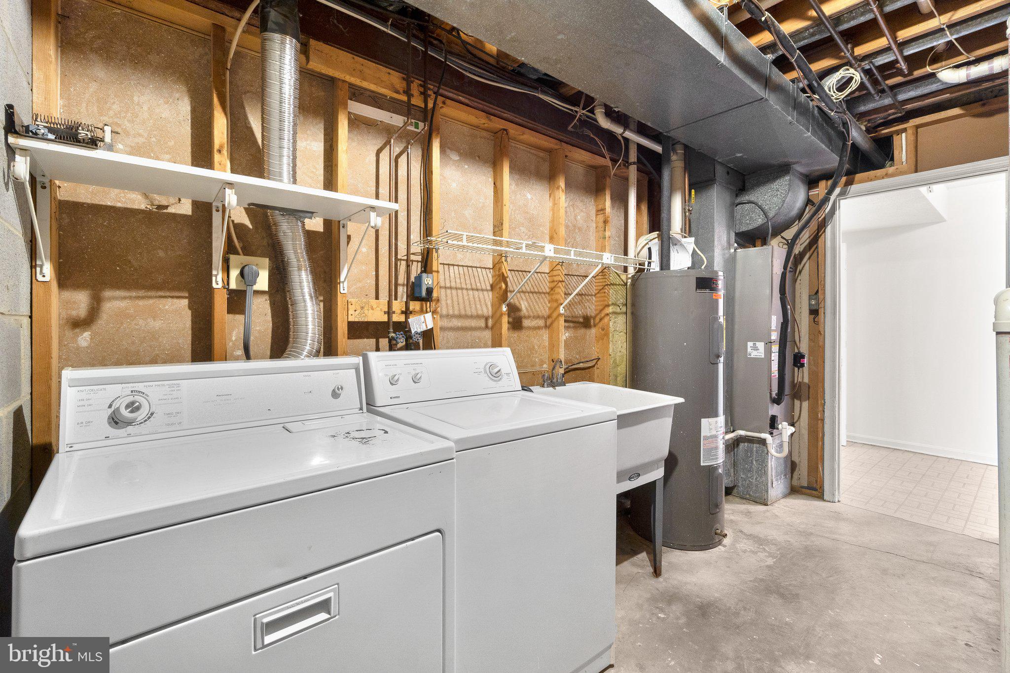 DUMONT OAKS - Residential Lease