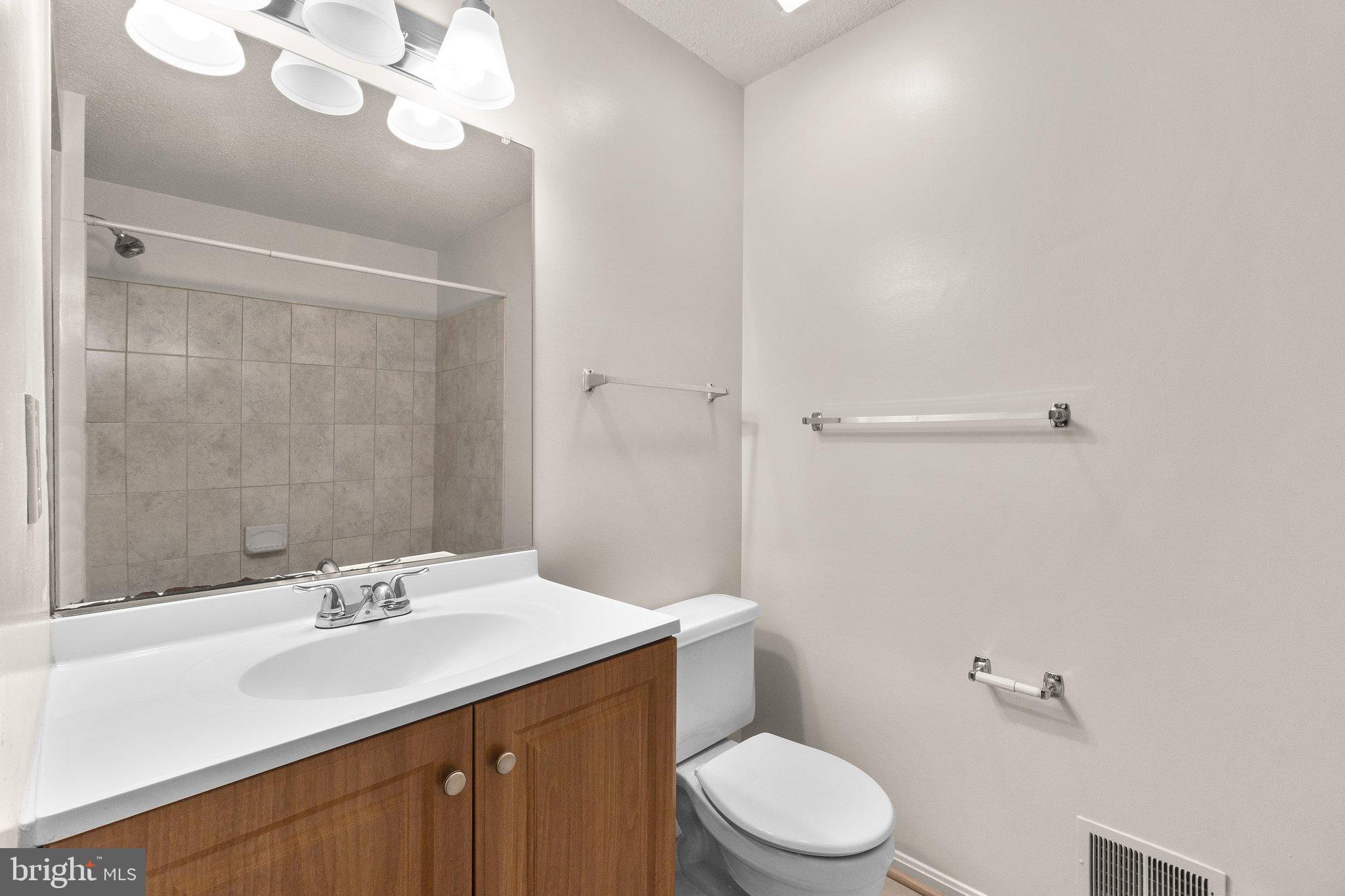 DUMONT OAKS - Residential Lease