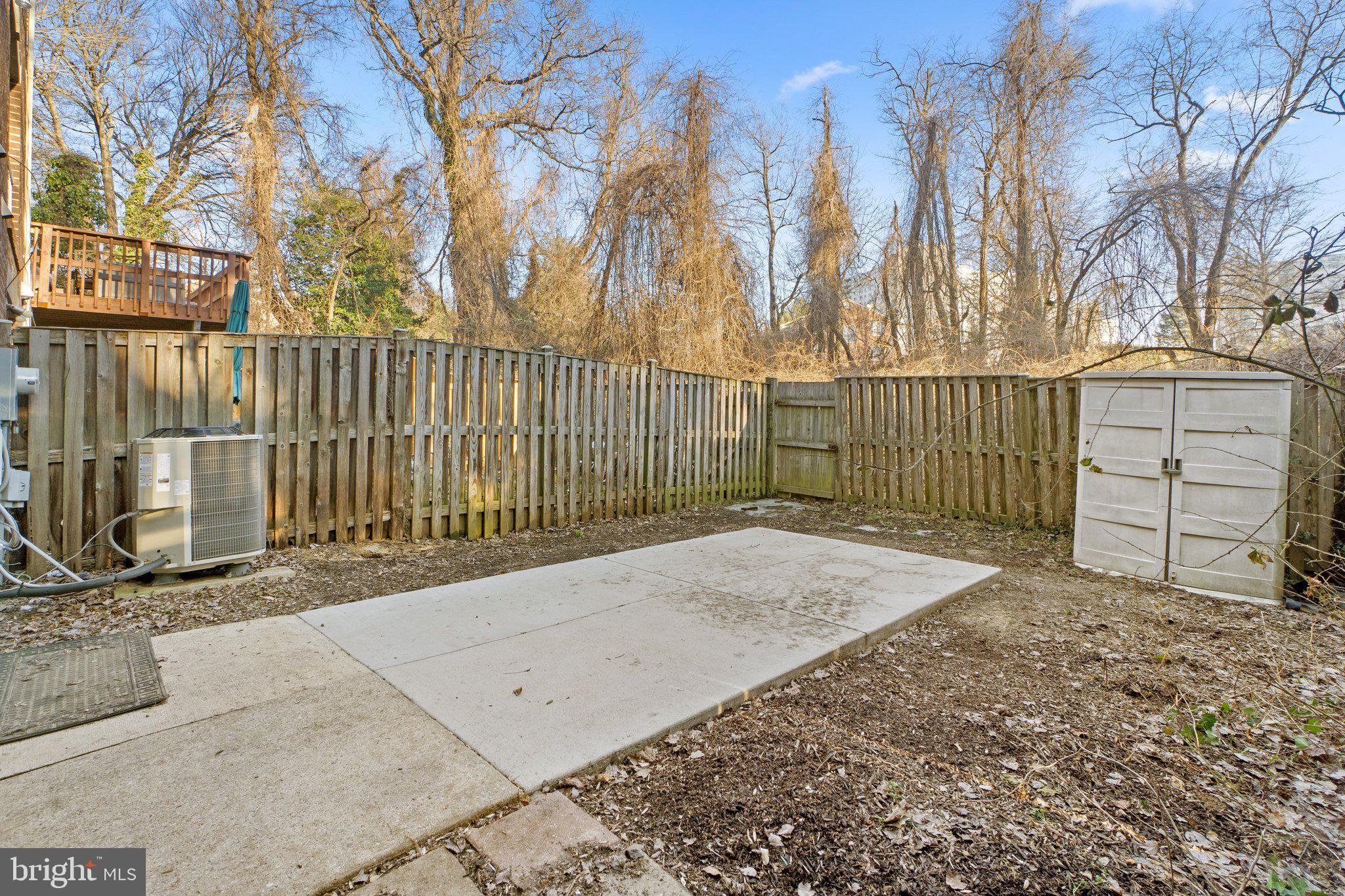 DUMONT OAKS - Residential Lease