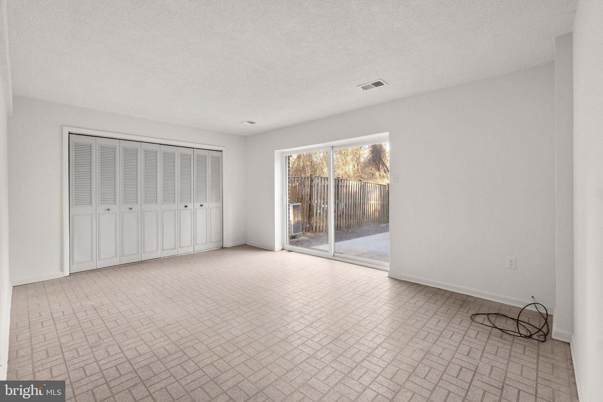 DUMONT OAKS - Residential Lease