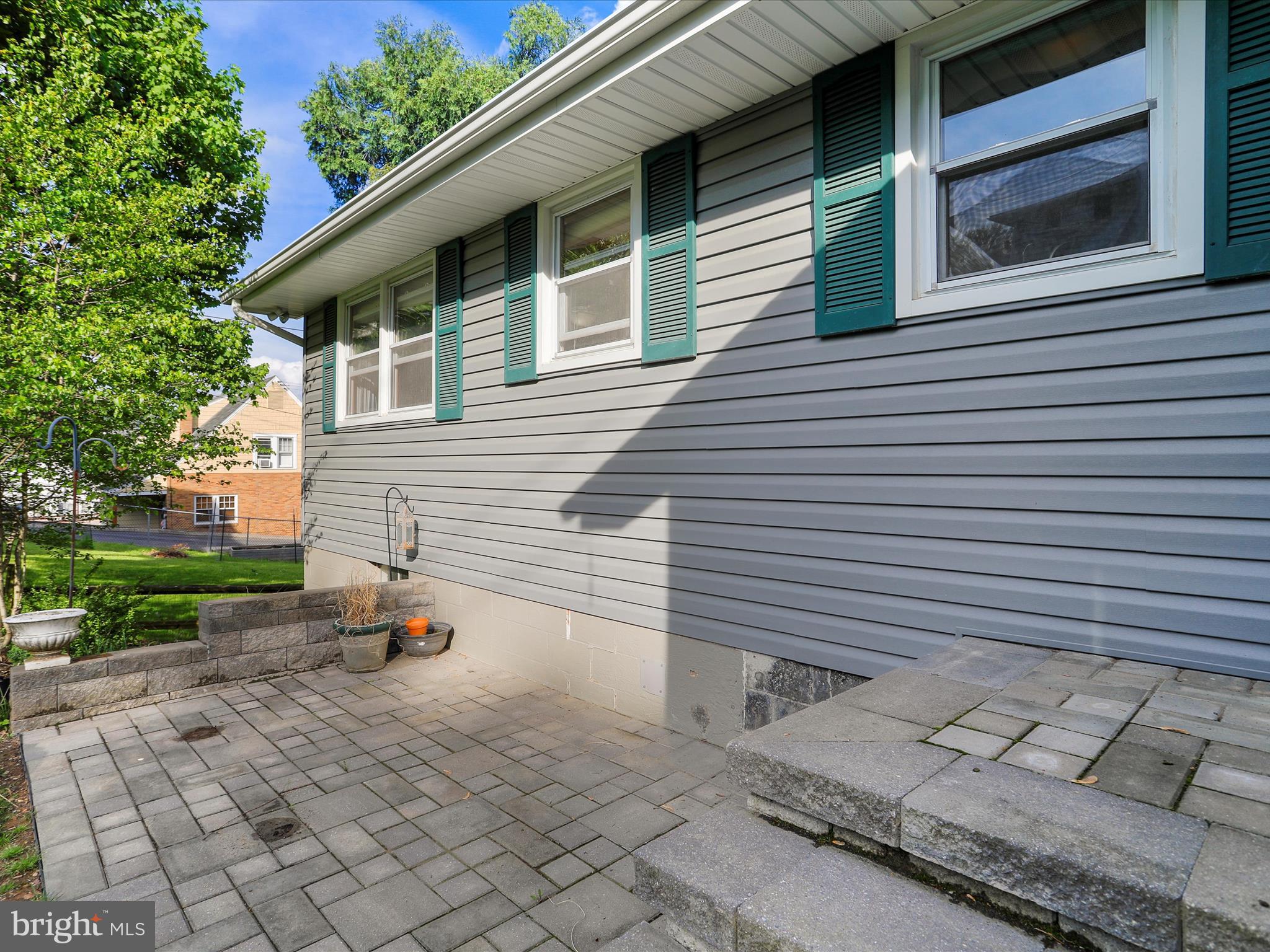 WEST SIDE - Residential