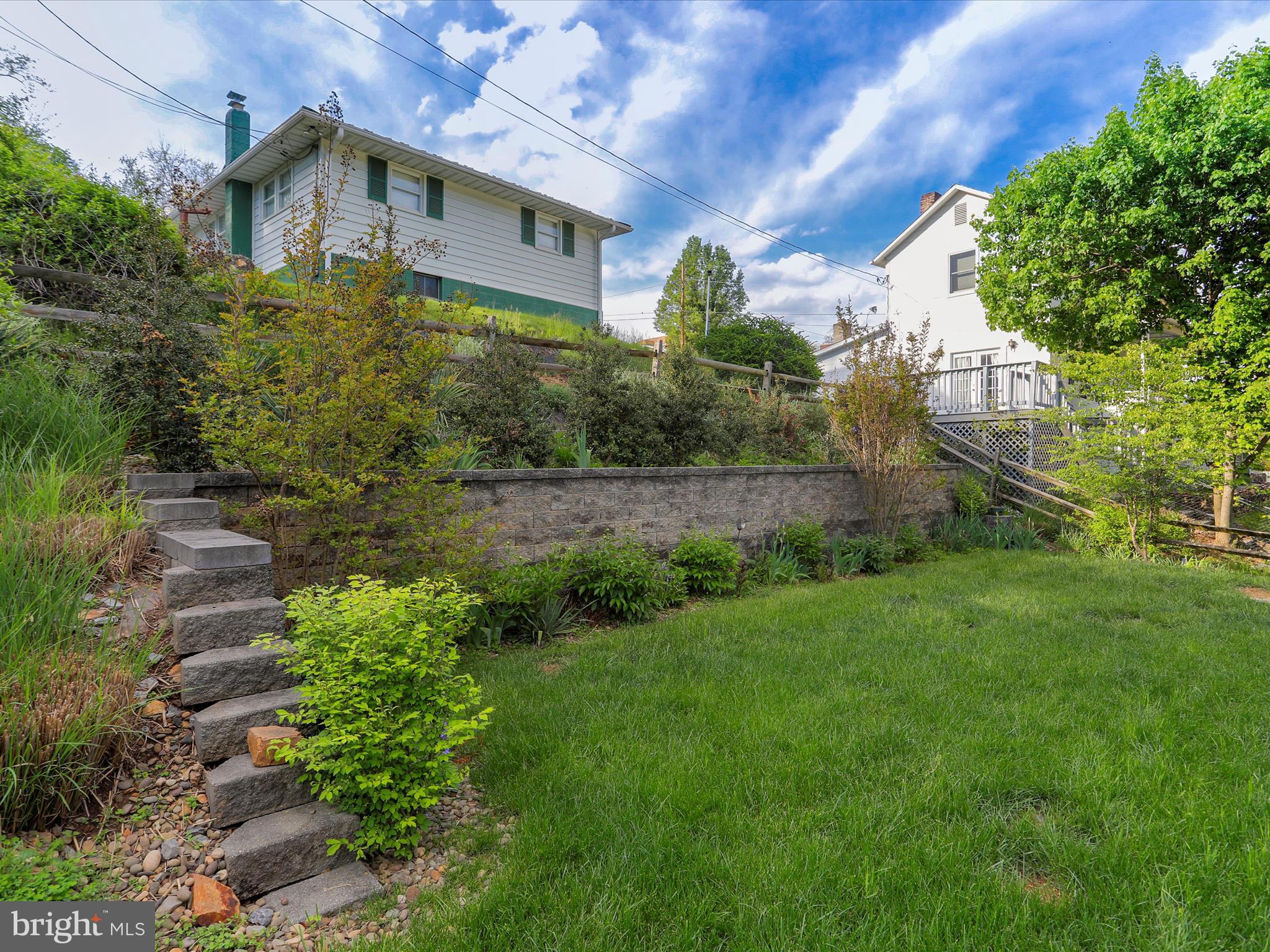 WEST SIDE - Residential