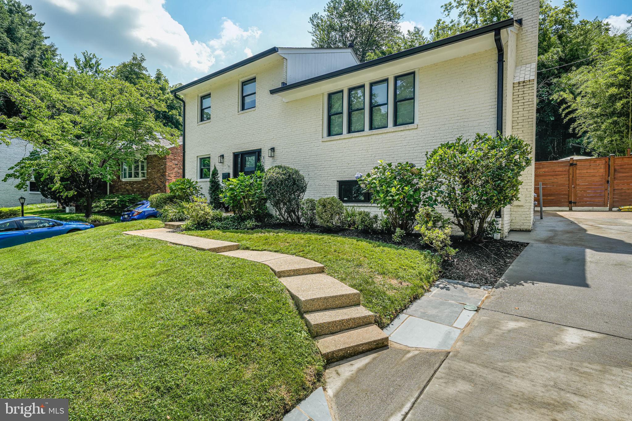 LORCOM GROVE - Residential