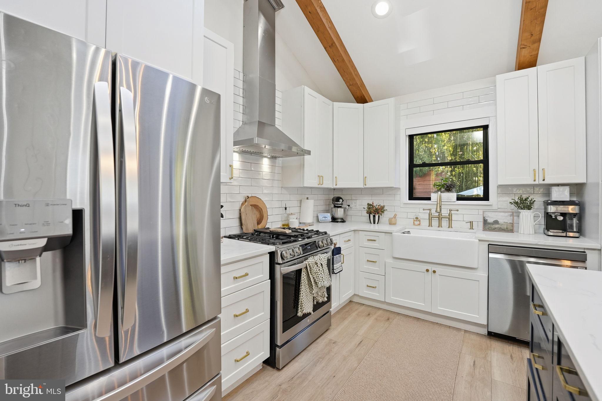 LORCOM GROVE - Residential