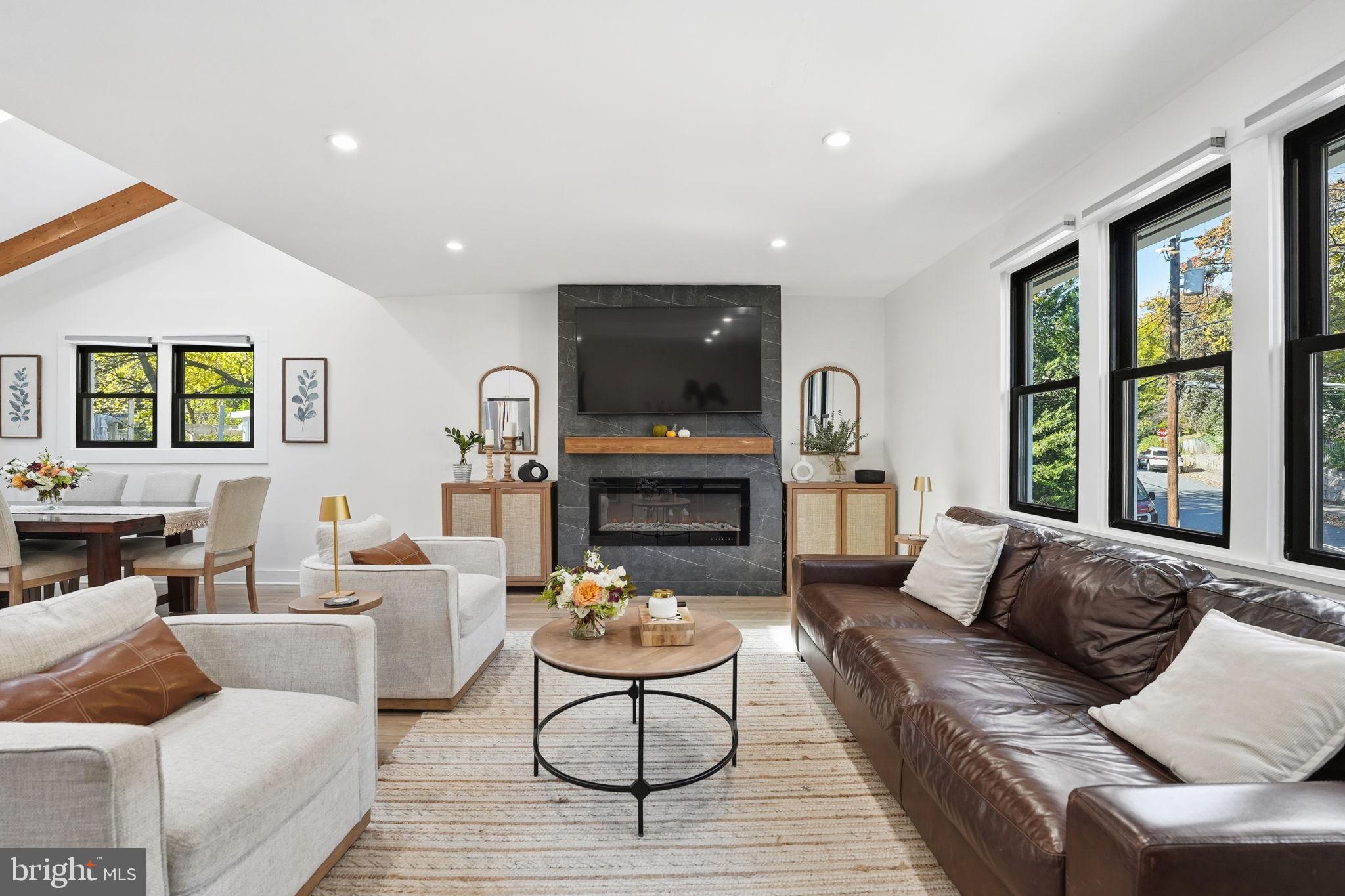 LORCOM GROVE - Residential