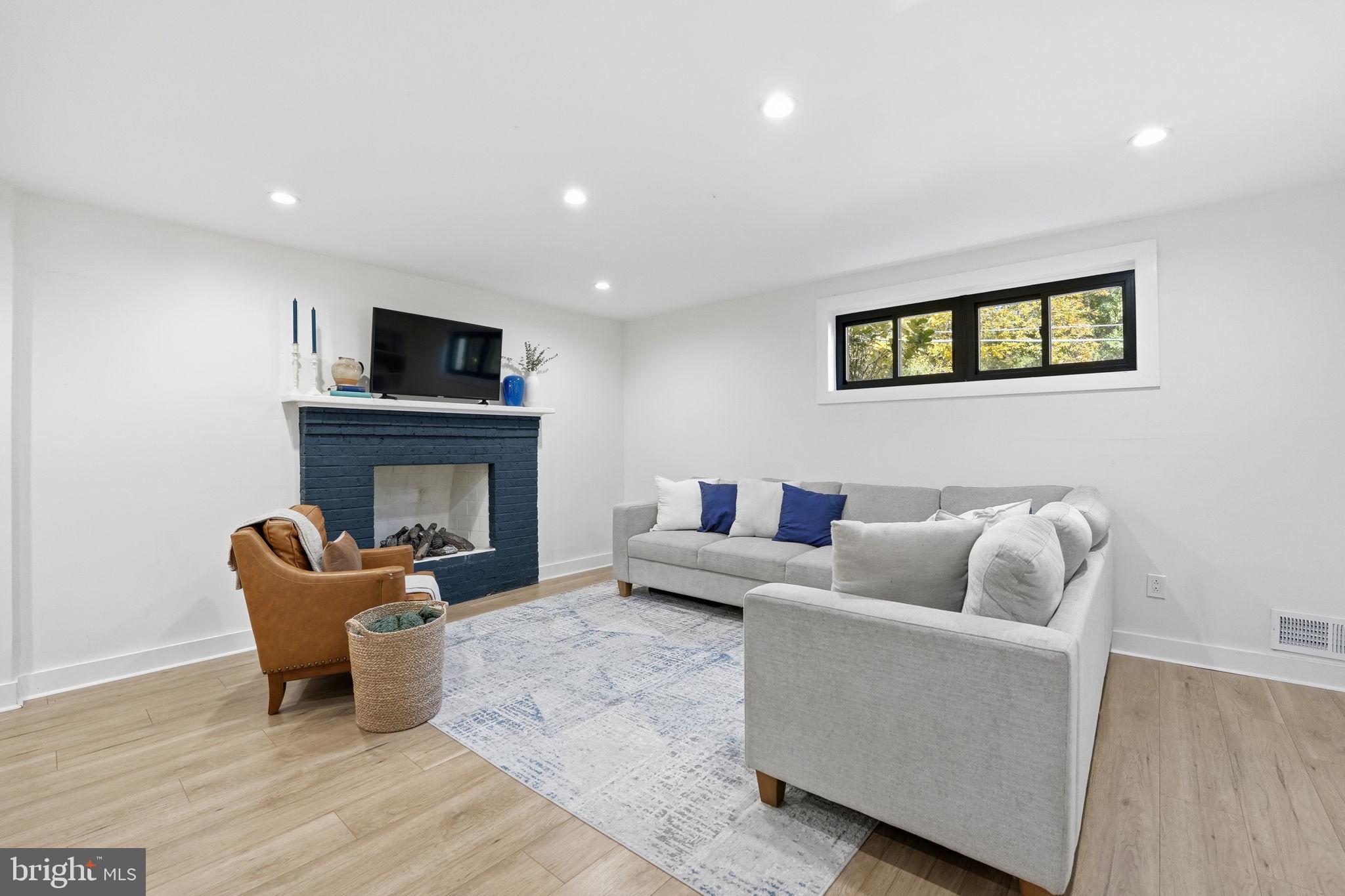 LORCOM GROVE - Residential