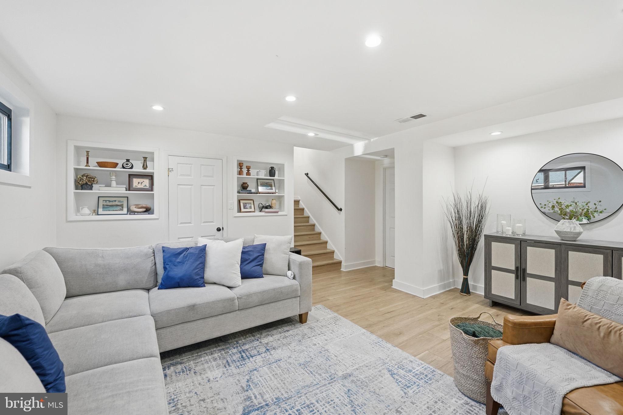 LORCOM GROVE - Residential