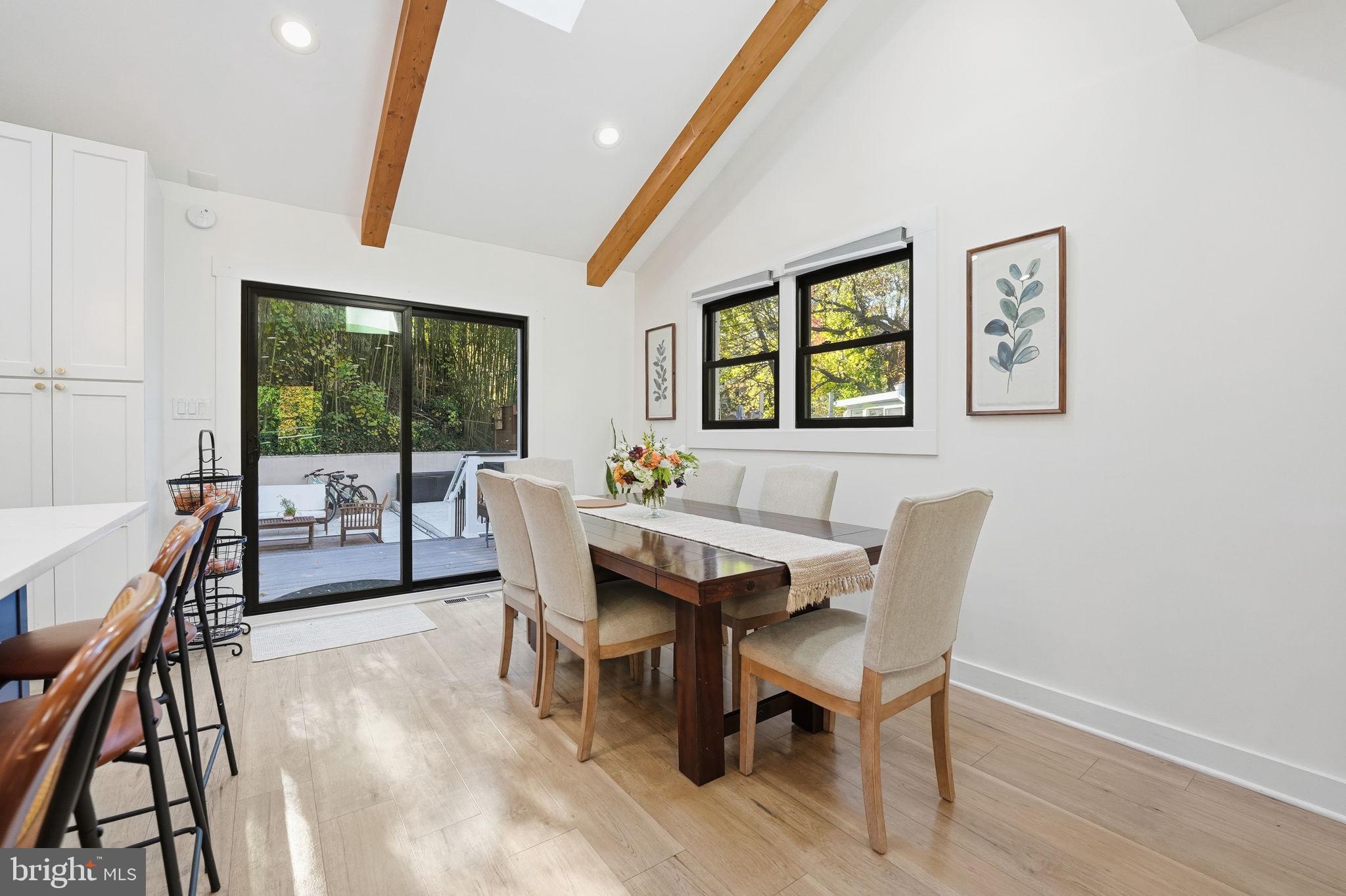 LORCOM GROVE - Residential