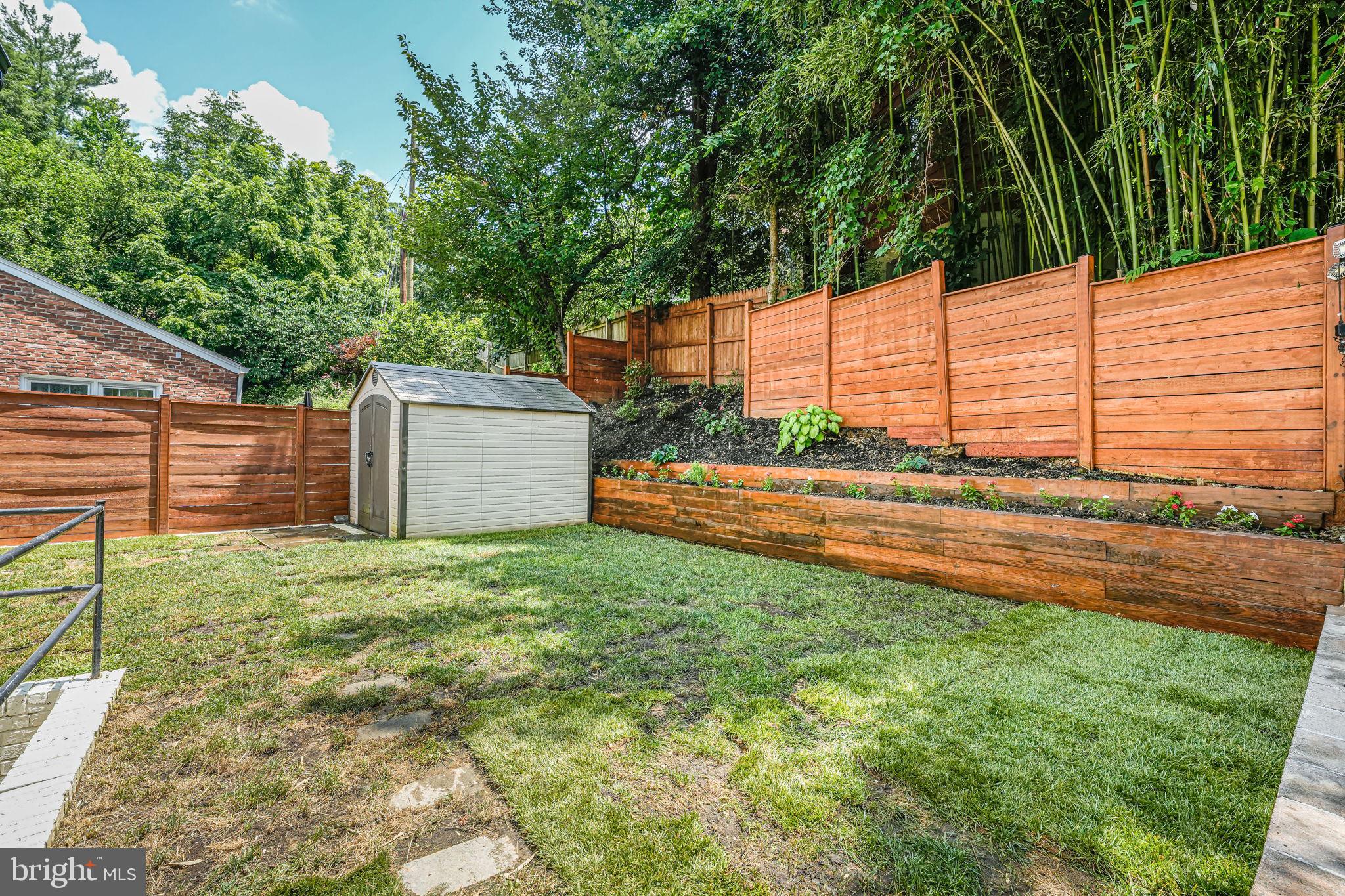 LORCOM GROVE - Residential