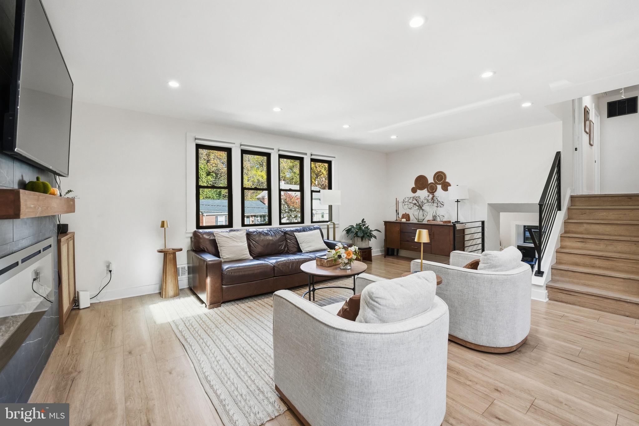 LORCOM GROVE - Residential