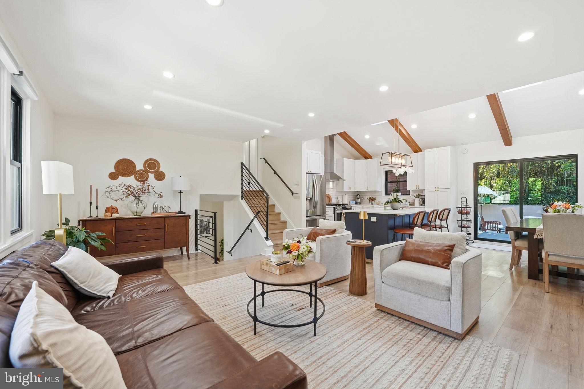 LORCOM GROVE - Residential