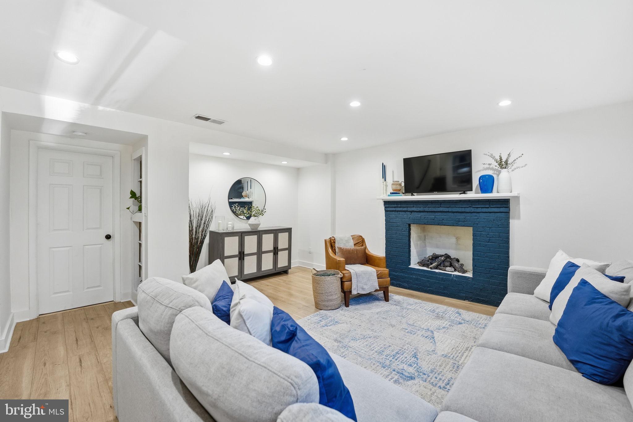 LORCOM GROVE - Residential