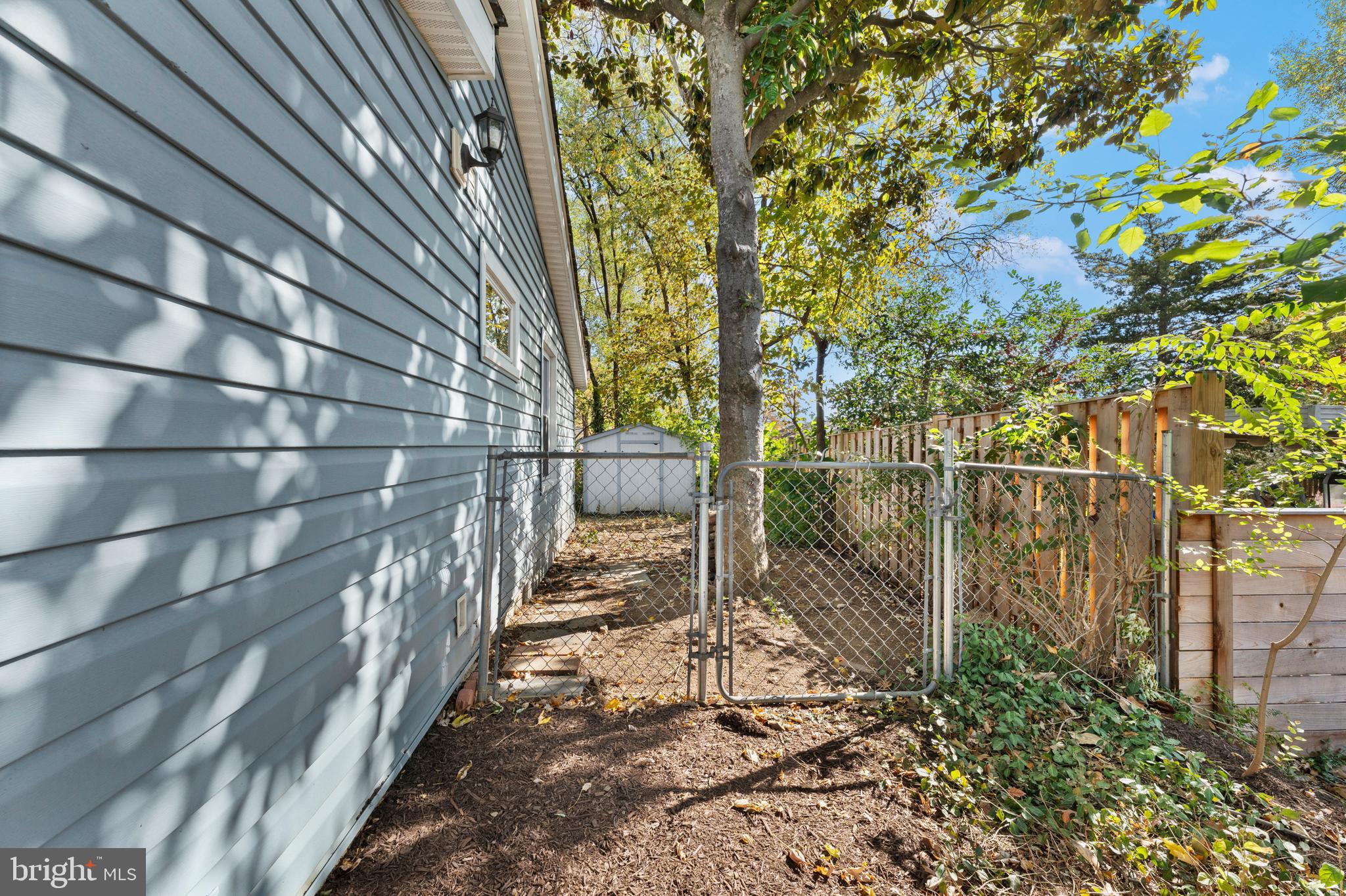 LINCOLNIA HEIGHTS - Residential Lease