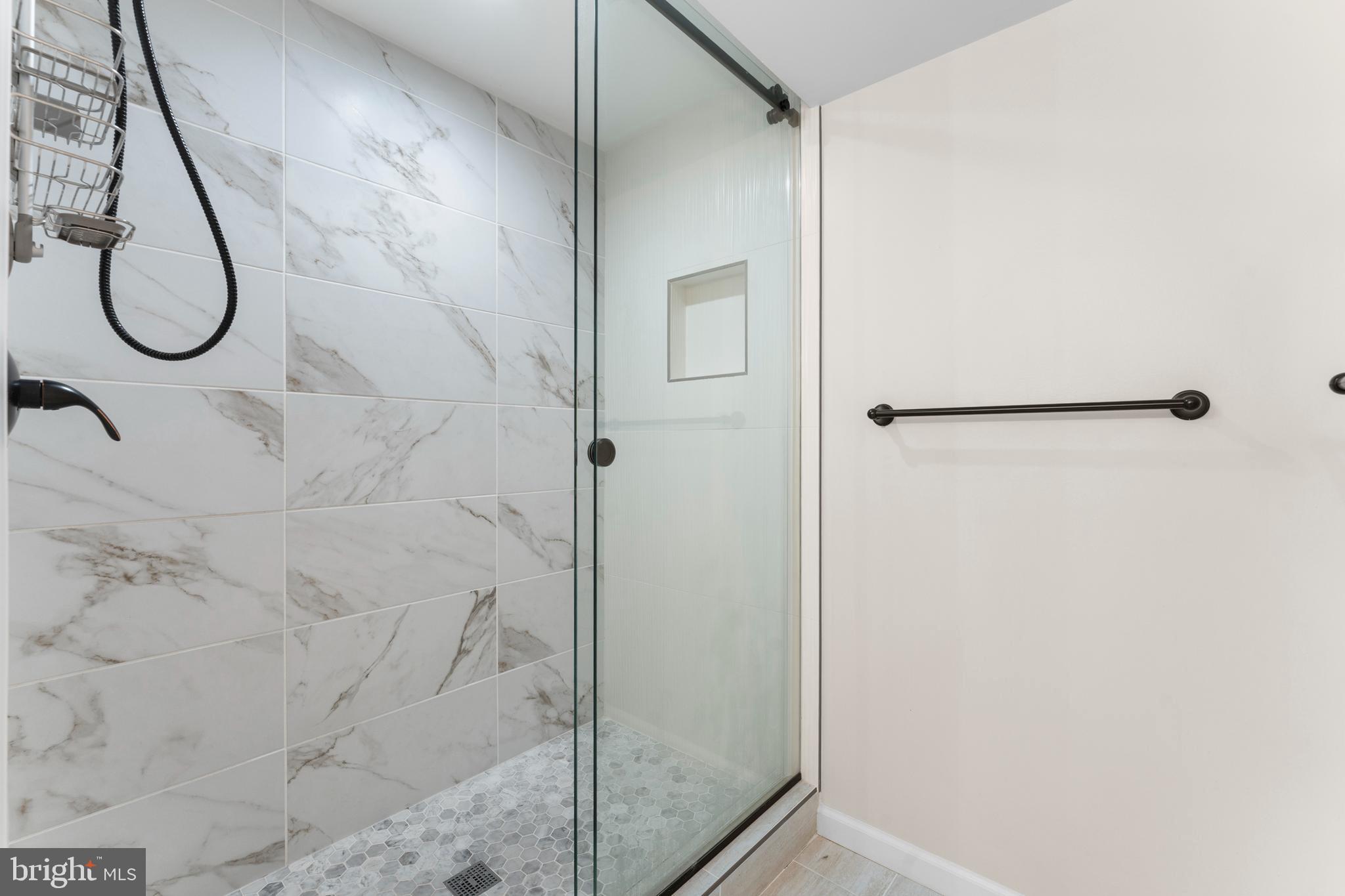 LINCOLNIA HEIGHTS - Residential Lease