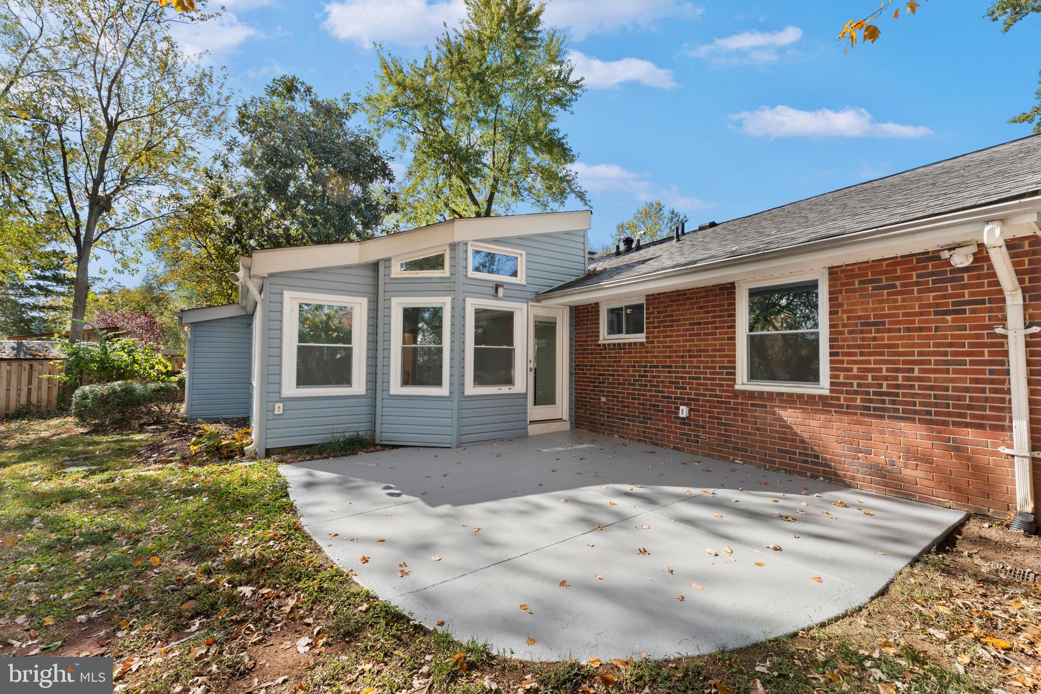 LINCOLNIA HEIGHTS - Residential Lease