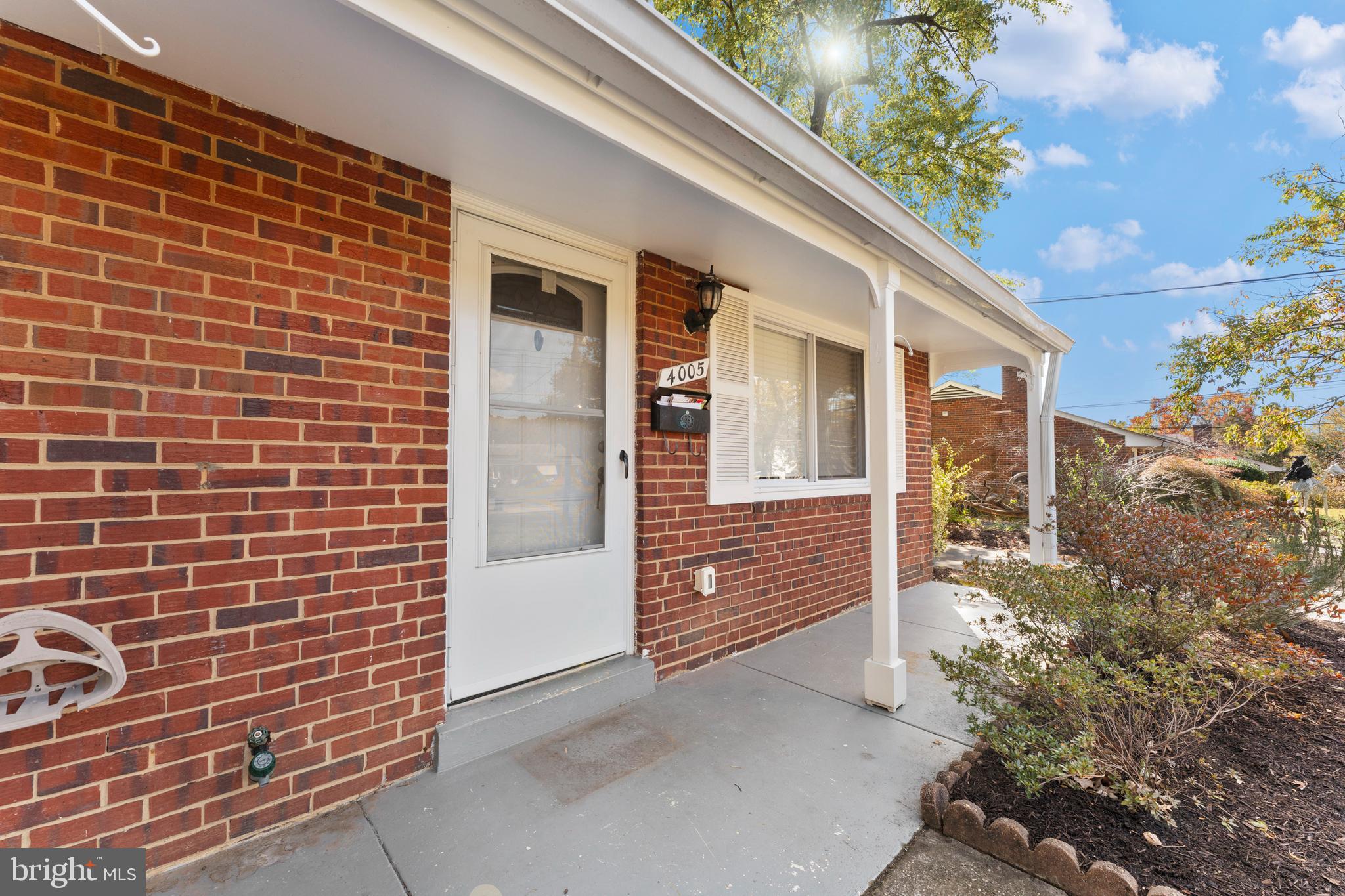 LINCOLNIA HEIGHTS - Residential Lease